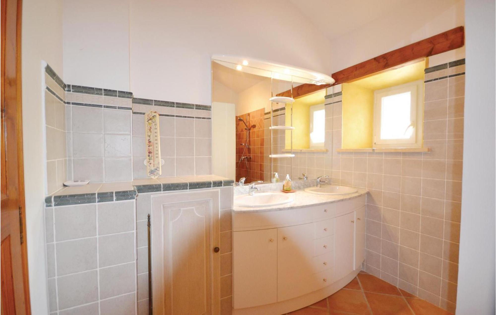 Awesome Home In Bollene With Wifi 外观 照片