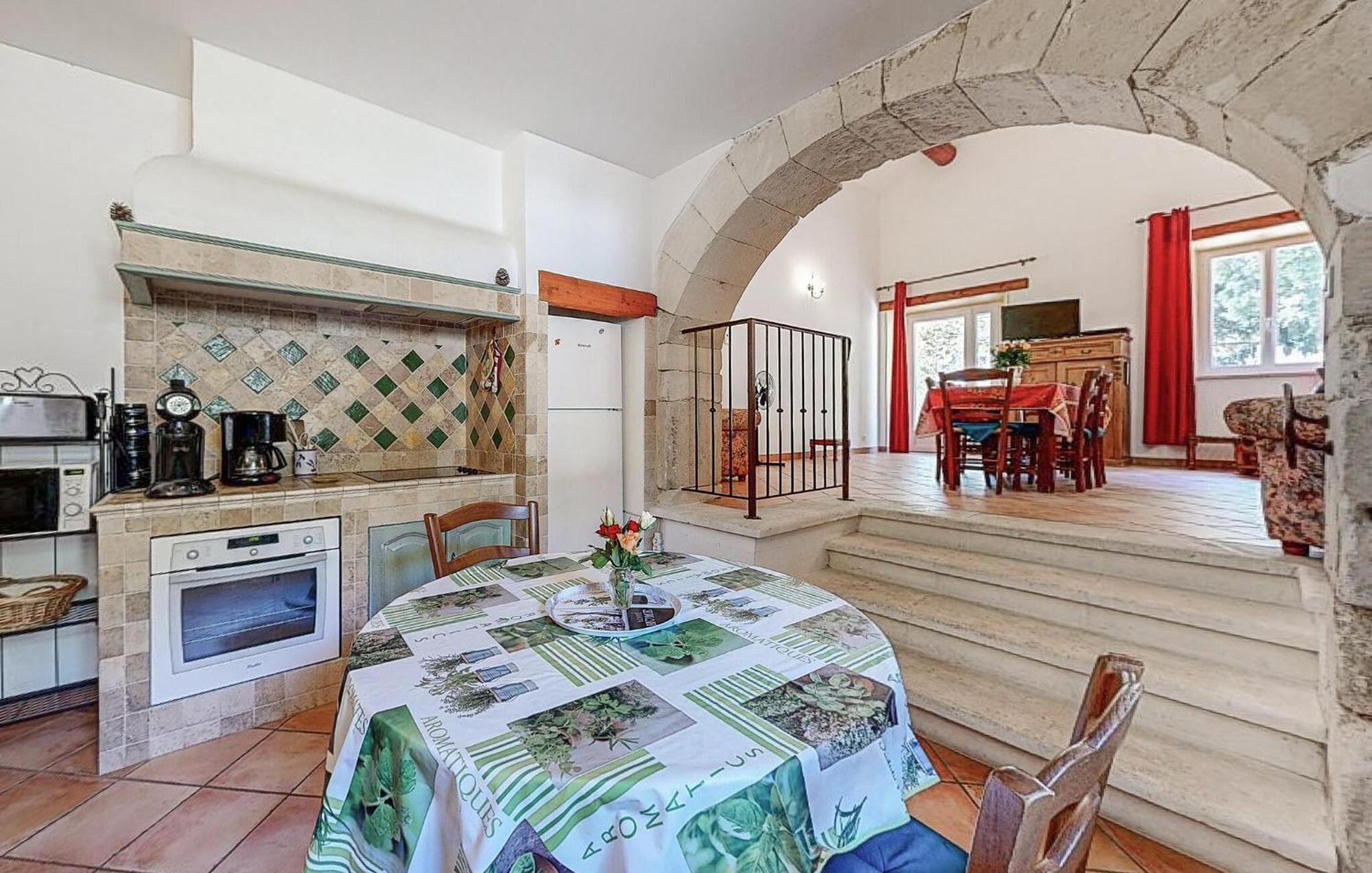 Awesome Home In Bollene With Wifi 外观 照片