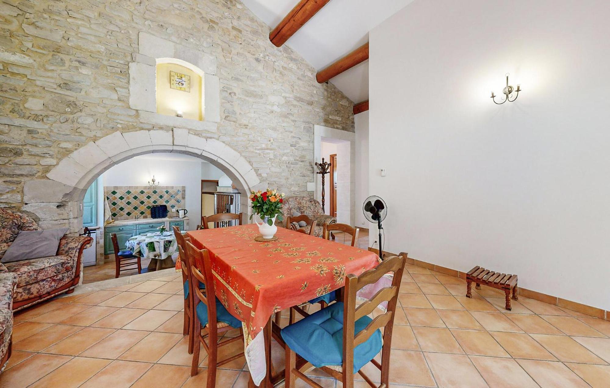 Awesome Home In Bollene With Wifi 外观 照片